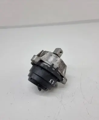 Engine mount bracket