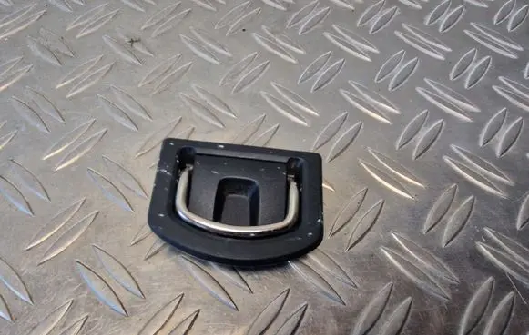 Volkswagen PASSAT B8 Tie down hook / loop 5M0863503