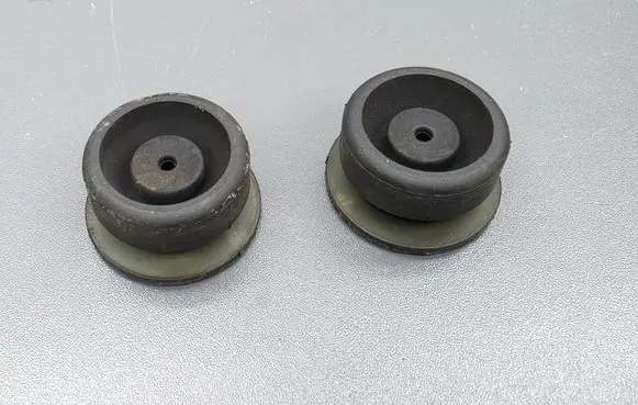 Radiator mount bracket