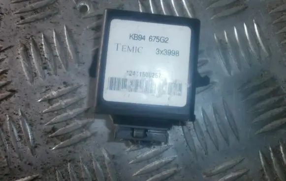 Mazda 323 F Immobilizer control unit/module kb94675g2 3x3998