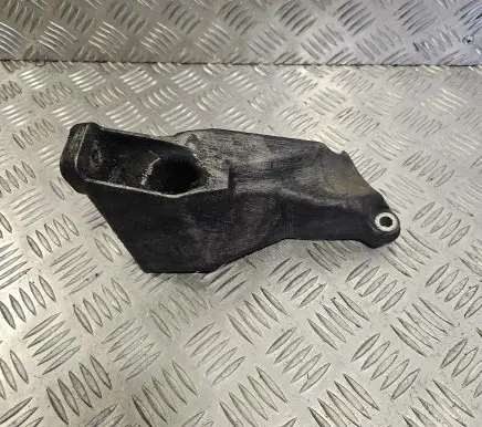 Engine mounting bracket