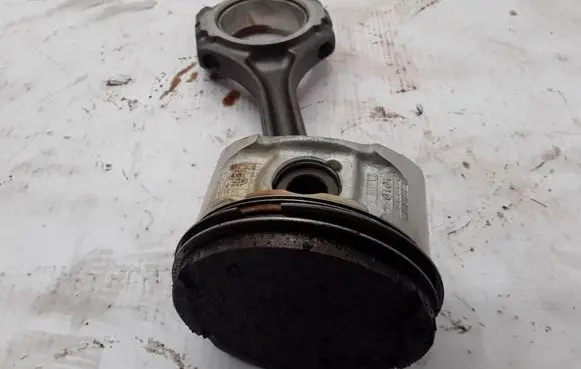 Renault Laguna II Piston with connecting rod 7700110768