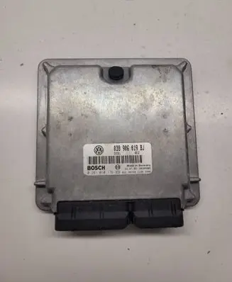 Volkswagen PASSAT B5 Engine control unit/module 038906019BJ 0281010176