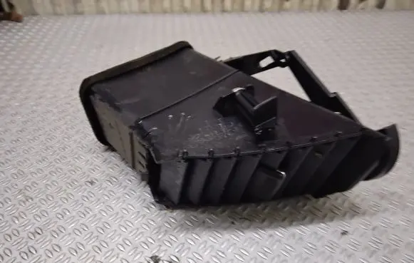 Mitsubishi Grandis Dash center air vent grill GN71104460
