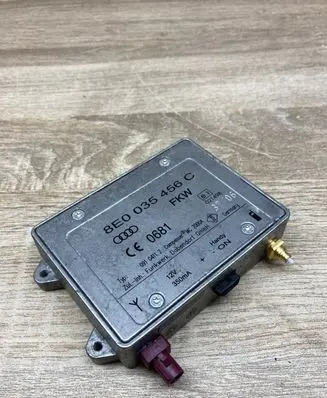 Audi A4 S4 B7 8E 8H Aerial antenna amplifier 8E0035456C