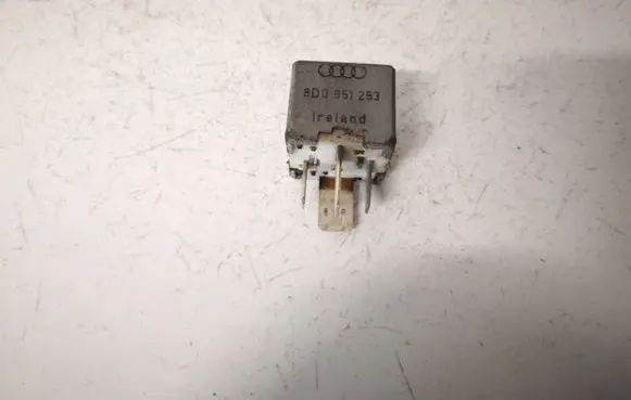Audi A4 S4 B5 8D Other relay 8d0951253