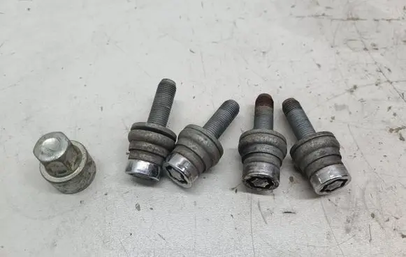 Peugeot 308 Nuts/bolts 