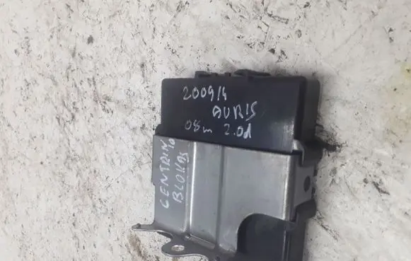 Toyota Auris 150 Door central lock control unit/module 8999002010