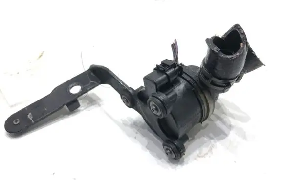 Volkswagen Golf VI Oil filter mounting bracket 5N0965561A