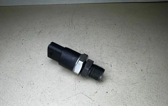 Volvo V70 Fuel pressure sensor 0281002527 38414002509