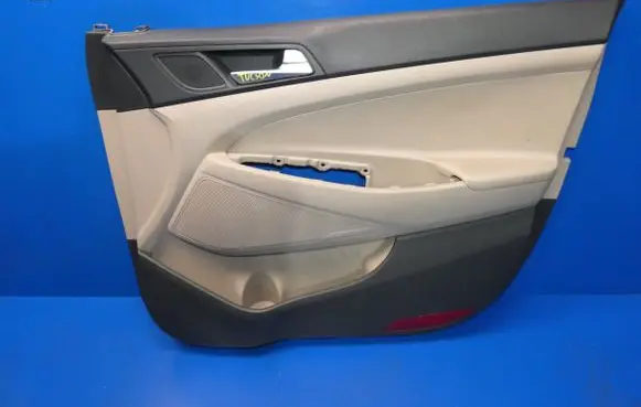Hyundai Tucson TL Front door card panel trim