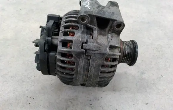 Mercedes-Benz Vito Viano W638 Generator/alternator A0121545402