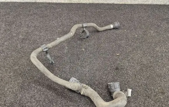 Mercedes-Benz GLC X253 C253 Engine coolant pipe/hose A2135014300