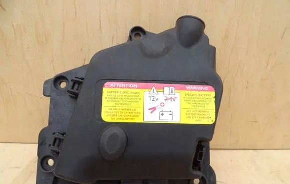 Citroen DS3 Fuse module 66652X 9801147680 1104