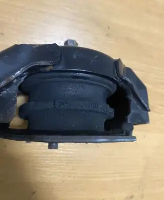 Mitsubishi Pajero Engine mount bracket 1093A105