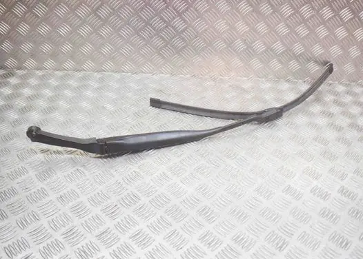 Maserati Quattroporte Windshield/front glass wiper blade 89813753 670007562