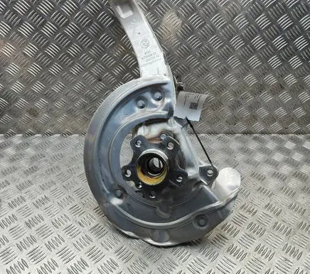 BMW X6 G06 Front wheel hub 6876655 6890070
