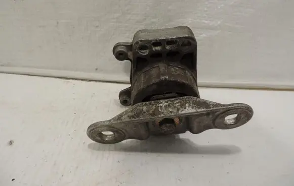 Ford Mondeo Mk III Engine mount vacuum valve 2S716F012AC