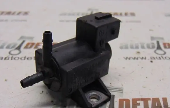 Toyota Avensis T250 Turbo solenoid valve 258600R010