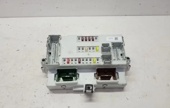 Jeep Cherokee Fuse module 68273255AD