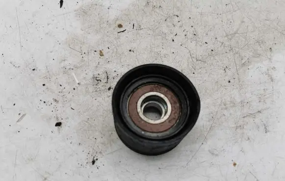 Mercedes-Benz ML W164 Alternator belt tensioner pulley NOCODE