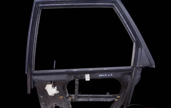 Audi 200 Rear door window/glass frame 