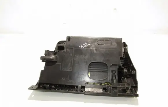 Volkswagen Jetta VI Glove box 5C8857114
