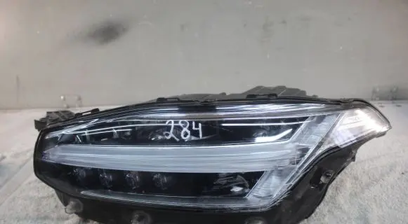 Volvo XC90 Headlight/headlamp 32342482 89916187 2109150896