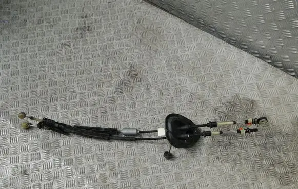 Peugeot 208 II Gear shift cable linkage 