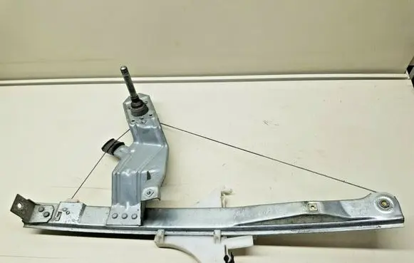 Rear door manual window regulator