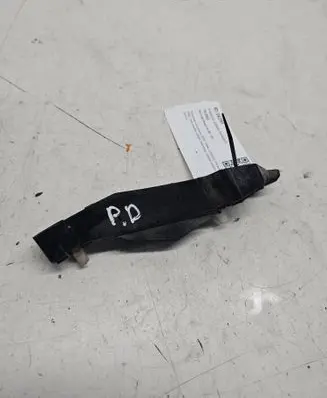 Front bumper mounting bracket