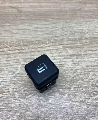 BMW 7 E38 Central locking switch button 8360828