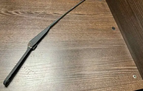 Nissan Primastar Front wiper blade arm 180005697