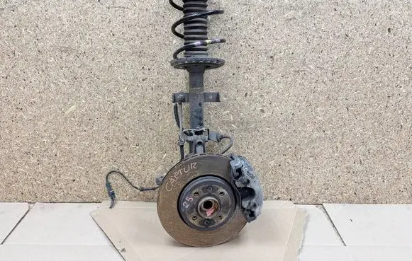 Renault Captur Front wheel hub spindle knuckle 