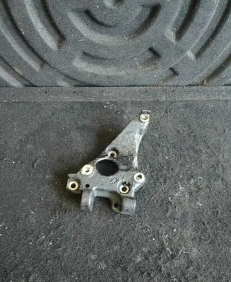 Citroen DS4 A/C compressor mount bracket 9672950980