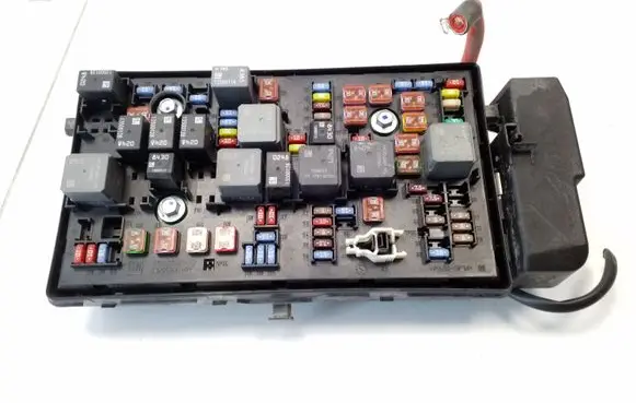 Opel Insignia A Fuse module 13485543