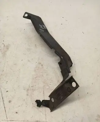 Audi A4 S4 B8 8K Fender mounting bracket 8K0821136A