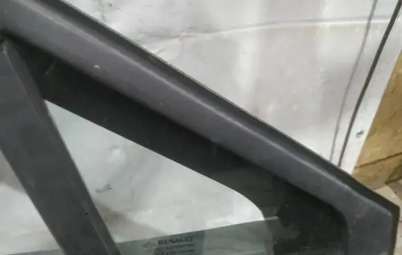 Renault Scenic III - Grand scenic III Front door vent window glass four-door AS2