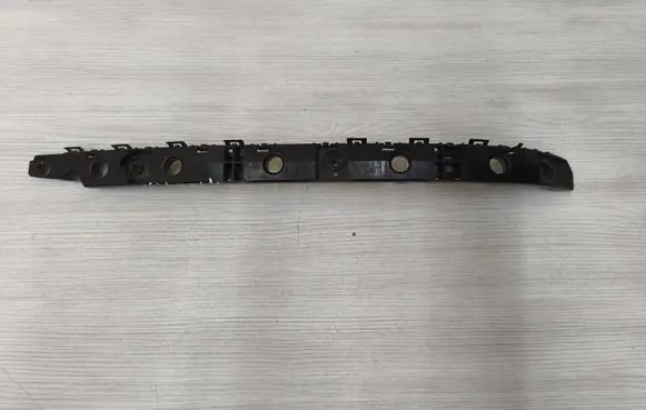Rear bumper mounting bracket
