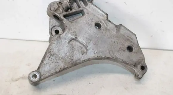 Volkswagen Tiguan Engine mounting bracket 03L199207
