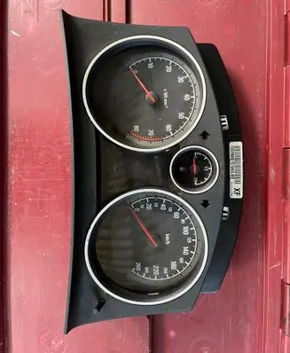 Speedometer (instrument cluster)