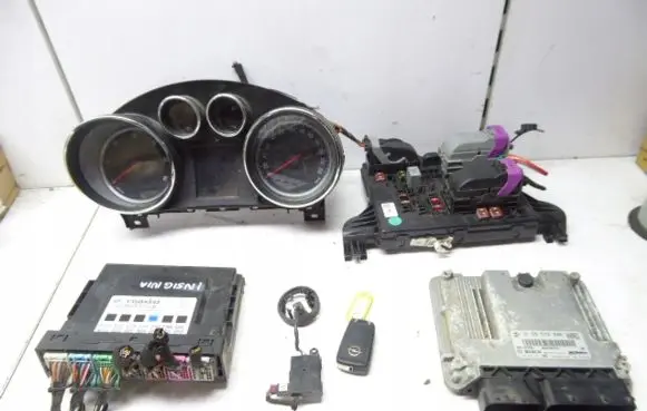 Opel Insignia A Engine ECU kit and lock set 