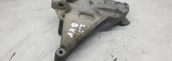 Volkswagen PASSAT B6 Engine mounting bracket 03G199207E