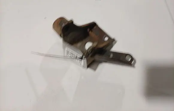 Toyota Corolla Verso AR10 Engine mounting bracket 