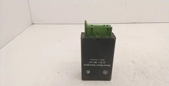 BMW 5 E34 Window wiper relay 61351384441