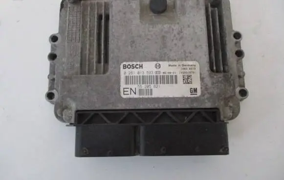 Opel Zafira B Engine control unit/module 0281013593