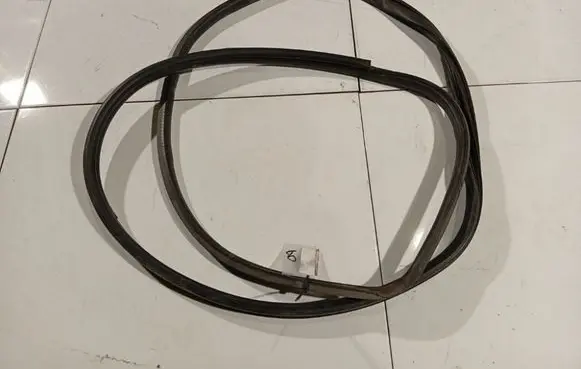 Subaru Legacy Rubber seal front coupe door 