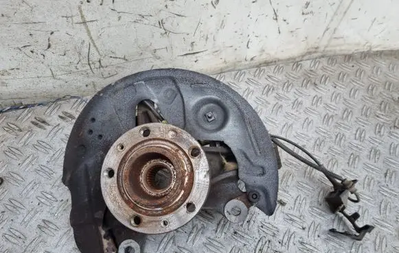 Front wheel hub