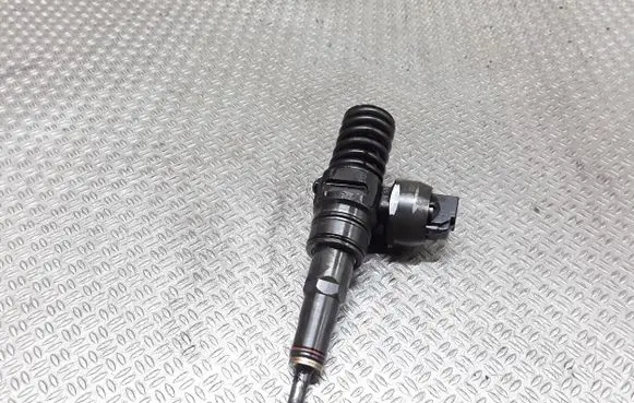 Audi A4 S4 B6 8E 8H Fuel injector 038130073BA