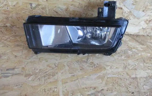 Volkswagen Touran II Front fog light 5TA941662
